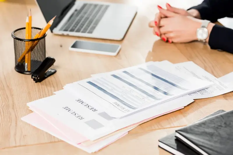 Czym wyróżnia się faktoring z regresem